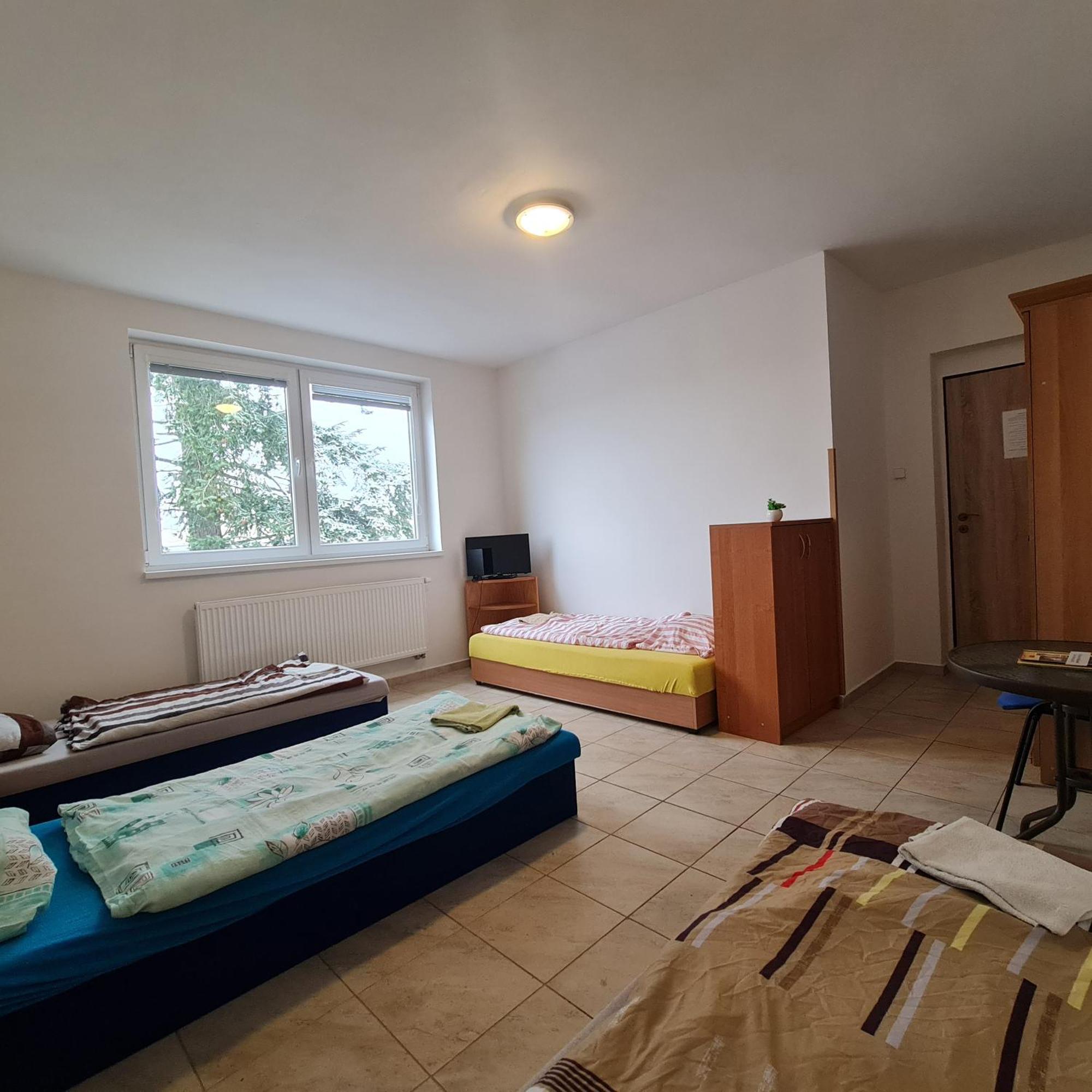 Nika Beds Hotel Pardubice Exterior foto
